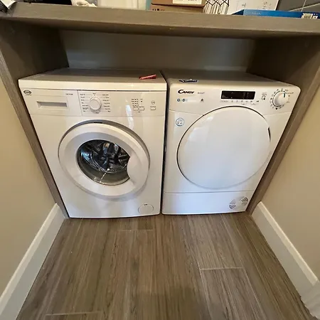 Two Bedroom Ground Floor Apartment, Professionally Managed Appartement *