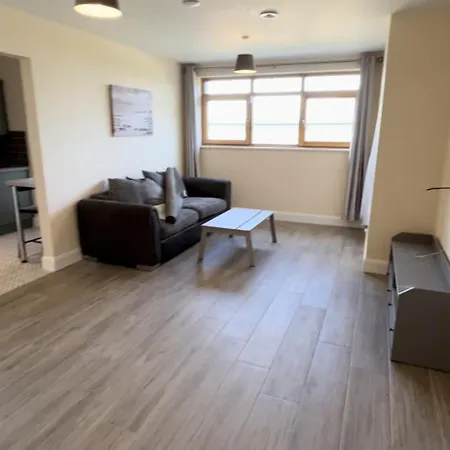 Apartment Two Bedroom Ground Floor Apartment, Professionally Managed