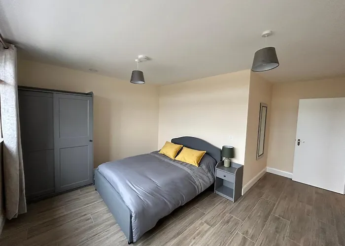 Two Bedroom Ground Floor Apartment, Professionally Managed Apartment *