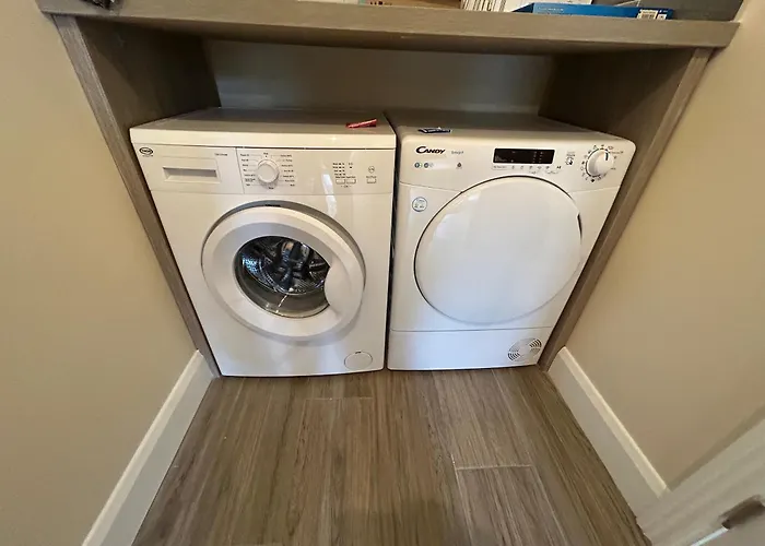 Two Bedroom Ground Floor Apartment, Professionally Managed Apartment *