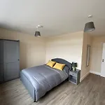 Two Bedroom Ground Floor Apartment, Professionally Managed Apartamento *