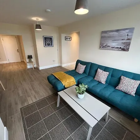 Two Bedroom Ground Floor Apartment, Professionally Managed Appartement Dublin