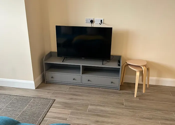 Two Bedroom Ground Floor Apartment, Professionally Managed * דבלין