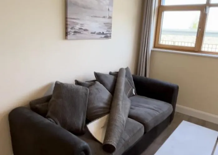 Two Bedroom Ground Floor Apartment, Professionally Managed Apartament Dublin