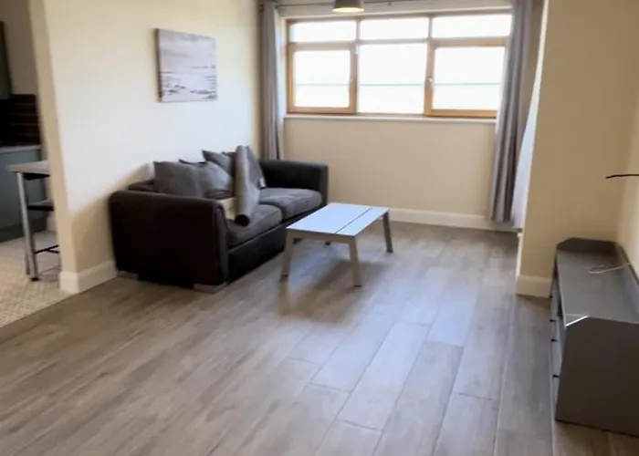 דירה Two Bedroom Ground Floor Apartment, Professionally Managed