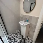 Two Bedroom Ground Floor Apartment, Professionally Managed Апартаменты *