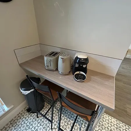 Two Bedroom Ground Floor Apartment, Professionally Managed * 都柏林
